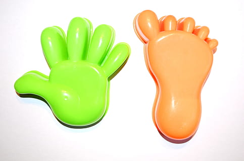plast, model, hånd, fod, baggrund, makro, hvid baggrund, studio skud, indendørs, grøn farve, mad og drikke, mad, ingen mennesker, skåret ud, sundhedspleje og medicin, tæt på, multi farvet, hjemlige værelse, direkte over, hvid farve, orange farve, rød, grøntsag, 4K, CC0, offentligt domæne, royaltyfrie