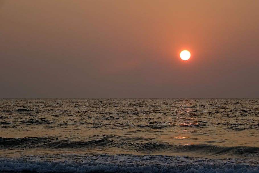 posta de sol, sol, configuració, mar d’Àrab, mar, murudeshwar, Índia, escenics, bellesa a la natura, naturalesa, cel, aigua, horitzó sobre l’aigua, horitzó, escenics - natura, platja, tranquil·litat, idíl·lic, terra, escena tranquil·la, a l'aire lliure, moviment, cap gent, medi ambient, 2K