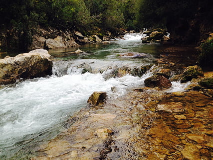 cascata, torrente, autunno, flusso, foresta, paesaggio, movimento, natura, all'aperto, rapide, fiume, rocce, panoramico, spruzzo, ruscello, lasso di tempo, viaggio, alberi, vacanza, acqua, cascate, bagnato, legna, boschi, roccia - oggetto, Paesaggi, fluente, roccia, acqua corrente, bellezza nella natura, scenics - natura, solido, albero, terra, nessuno, scena non urbana, pianta, giorno, lunga esposizione, flusso - acqua che scorre, potere in natura, 2K, CC0, dominio pubblico, privo di copyright
