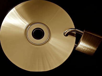 gris, disque, cadenas, sécurité des données, politique de confidentialité, crypté, mot de passe, données d'accès, cadenas en U, à, fermé, métal, brillant, sauvegardé, d'or, Sécurité, ordinateur, numérique, Achevée, CD, DVD, tranche de données, Château, sauvegarde de données, sauvegarde, cercle, personne, fond noir, fermer, journée, à l'intérieur, forme, Forme géométrique, nature morte, vue grand angle, prise de vue en studio, La technologie, directement au-dessus, objet unique, rafraîchissement, Nourriture et boisson, café, disque compact, la musique, boisson, acier, directement en dessous, 2K, CC0, domaine public, libre de droits