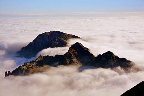 gunung, awan, langit, lansekap, puncak, langit, pemandangan, Italia, carega, alam, di luar rumah, lokasi perjalanan, puncak gunung, tidak ada orang, awan - langit, keindahan di alam, gambar berwarna, batu - benda, laut, pegunungan, biru, hari, scenics - alam, adegan yang tenang, gunung berapi, ketenangan, adegan non-urban, tanah, kabut, geologi, lingkungan Hidup, asap - struktur fisik, lanskap vulkanik, kawah gunung berapi, 5K, CC0, domain publik, bebas royalti