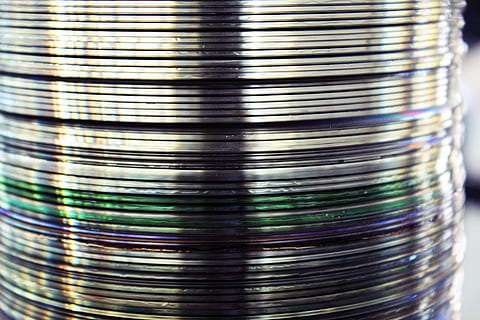 pile, disques dvd, cd cd rom, CD, broche, en miroir, disque compact, Les données, fermer, personne, métal, modèle, mise au point sélective, Nourriture et boisson, à l'intérieur, brillant, la nature, couleur argentée, aluminium, arrière-plans, nature morte, récipient, plein cadre, abstrait, pouvez, empiler, verre - matériel, acier, verre, alliage, le consumérisme, 5K, CC0, domaine public, libre de droits