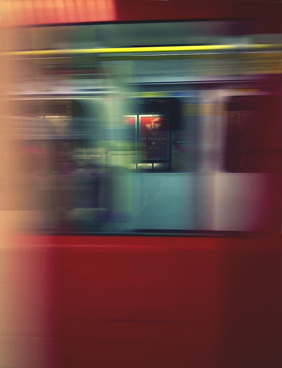 sløring, hastighed, bevægelse, tog, skilt, sløret, lys, abstrakt, hurtig, farve, London, sanger, musik, kunstnerisk, kunst, sløret bevægelse, transportform, offentlig transport, transportmidler, jernbanetransport, tog - køretøj, land køretøj, ingen mennesker, lang eksponering, på farten, jernbanestation, rejse, indendørs, passagertog, rød, arkitektur, metrostationen, ankomst, platform, 2K
