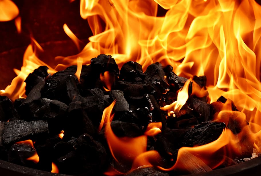 Senza titolo, fiamma di fuoco, carbonio, bruciare, caldo, umore, fuoco, fiamma, fuoco di bivacco, camino, griglia, calore - temperatura, ardente, avvicinamento, nessuno, inferno, fuoco - fenomeno naturale, colore arancione, raggiante, natura, movimento, legna, ceppo, legno - materiale, carbone, legna da ardere, vista dall'alto, in casa, colore nero, falò, 5K