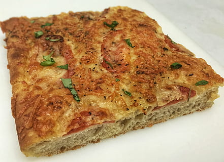 fresco, pão, local, Comida, refeição, jantar, gourmet, fatia, almoço, comida e bebida, pronto para comer, frescura, fechar-se, ainda vida, dentro de casa, placa, ninguém, visão de alto ângulo, porção, bem-estar, Alimentação saudável, cozido, indulgência, tiro do estúdio, pizza, tentação, lanche, café da manhã, 2K, CC0, domínio público, royalty free