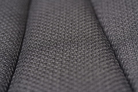 Stoff, abstrakt, Muster, Makro, Detail, niemand, horizontal, Design, abstraktes Muster, Baumwolle, lebendige Farbe, Textur, Hintergründe, Weichheit, wolle, kopieren sie platz, Kleidung, Textil-, keine Leute, Hintergrund, Weberei, selektiver Fokus, Farbbild, Mode, Nahansicht, Produktion, grau, drinnen, Vollbild, texturiert, Stillleben, Wiederholung, High Angle View, Material, Handtuch, Möbel, schwarze Farbe, braun, 4K, CC0, gemeinfrei, lizenzfrei