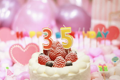rosso, giallo, 35-stampato, candela, torta, fragole, mirtilli, stampato, dolce, cibo, cibo dolce, celebrazione, buongustaio, compleanno, Cupcake, festa - evento sociale, frutta, nessuno, multicolore, decorazione, glassatura, torta di compleanno, cibo e bevande, anniversario, colore rosa, evento, candele di compleanno, al forno, indulgenza, numero, evento di celebrazione, emozione positiva, tentazione, 1080P, CC0, dominio pubblico, privo di copyright