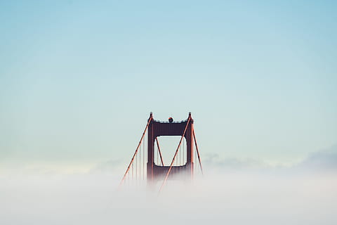 rot, Beton, Brücke, umgeben, Fotografie, Nebel, tagsüber, Entstehung, Wolken, Himmel, Wolke, San Francisco, Brücke - künstliche Struktur, berühmter Platz, Hängebrücke, die Architektur, keine Leute, draußen, Reiseziele, Blau, Tag, Wasser, Natur, kopieren sie platz, Verbindung, Meer, Ruhe, klarer Himmel, positive Emotionen, gebaute Struktur, Szenen - Natur, Liebe, Emotion, 5K, CC0, gemeinfrei, lizenzfrei