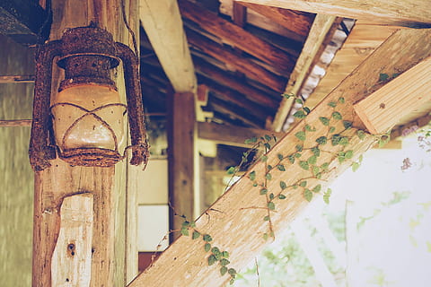 brown, kerosene lamp, hanging, wooden, post, hanging on, wood - Material, old, old-fashioned, retro Styled, dirty, no People, architecture, built structure, indoors, day, building exterior, focus on foreground, low angle view, metal, close-up, outdoors, lighting equipment, nature, weathered, still life, roof, rusty, ceiling, roof beam, 1080P, CC0, public domain, royalty free