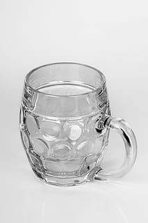 drikke, væske, renhed, blank, glas, ølbriller, drikker øl, tomt glas, krystal, gennemsigtig, fødevarer drikkeklar, kvalitetsdrik, glas glas, nuværende billede, øl, fedt nok, alkohol, forfriskning, mad og drikke, studio skud, glas - materiale, drikkeglas, indendørs, enkelt objekt, vand, husholdningsudstyr, hvid baggrund, ingen mennesker, tæt på, enkelhed, skåret ud, friskhed, porcelæn, te kop, 5K, CC0, offentligt domæne, royaltyfrie