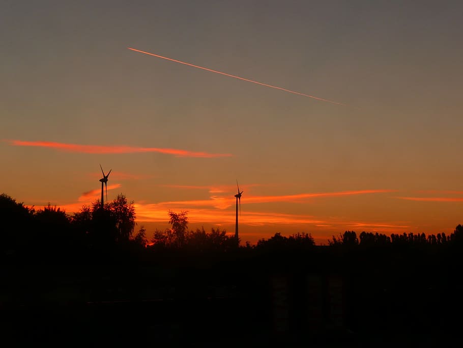 Sonne, Entstehung, Landschaft, Silhouette, Sonnenuntergang, Natur, Kondensstreifen, Himmel, keine Leute, wolke - himmel, orange Farbe, Schönheit in der Natur, Baum, Szenen - Natur, ruhige Szene, Ruhe, Pflanze, Nicht-städtische Szene, Umgebung, draußen, idyllisch, Wachstum, romantischer Himmel, 2K