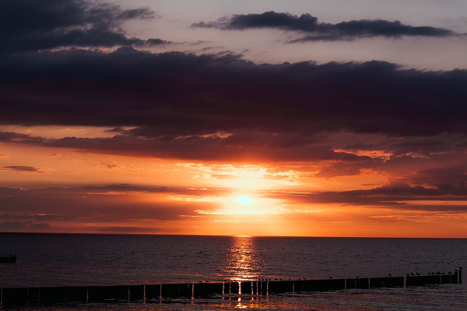 tramonto, mare, tramonto al mare, abendstimmung, nuvole, acqua, ultimi bagliori, spiaggia, estate, paesaggio, sera, sole, mirroring, luce posteriore, umore, vacanza, romanza, ombra, mare Baltico, raggio di sole, natura, cielo, luce, romantico, Lichtspiel, ombre cinesi, disco solare, luce dorata, nuvola - cielo, scenics - natura, bellezza nella natura, orizzonte sull'acqua, orizzonte, la tranquillità, scena tranquilla, colore arancione, idilliaco, luce del sole, terra, cielo drammatico, nessuno, all'aperto, 5K
