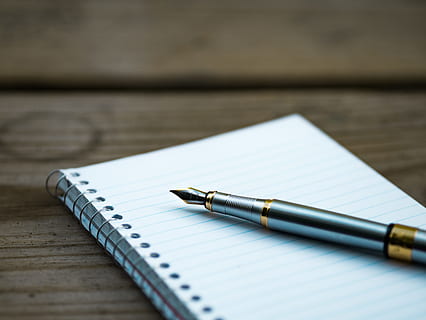 fyldepen, spiral bog, grå, spiral notesbog, hvid, foret papir, notesbog, pen, forretning, note pad, skrivning, papir, dagbog, dokument, træ - materiale, Kontorforsyning, blank, bord, skriveinstrument, indendørs, ingen mennesker, stilleben, kontor, kopiere plads, offentliggørelse, Bestil, uddannelse, tæt på, 4K, CC0, offentligt domæne, royaltyfrie