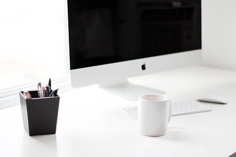 trasformato, bianca, imac, computer, tastiera, Mela, elettronica, moderno, tecnologia, attività commerciale, ufficio, lavoro, scrivania, interno, tazza, bere, cibo e bevande, boccale, tavolo, in casa, rinfresco, tazza di caffè, Colore bianco, caffè, nessuno, caffè - bevanda, mobilia, attrezzature domestiche, il computer portatile, tecnologia wireless, 5K, CC0, dominio pubblico, privo di copyright
