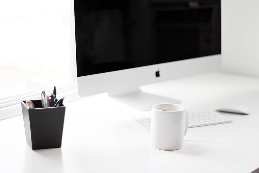 trasformato, bianca, imac, computer, tastiera, Mela, elettronica, moderno, tecnologia, attività commerciale, ufficio, lavoro, scrivania, interno, tazza, bere, cibo e bevande, boccale, tavolo, in casa, rinfresco, tazza di caffè, Colore bianco, caffè, nessuno, caffè - bevanda, mobilia, attrezzature domestiche, il computer portatile, tecnologia wireless, 5K