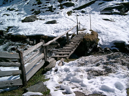 ponte, inverno, la neve, invernale, web, acqua, fiume, giorno, all'aperto, ponte - struttura fatta dall'uomo, flusso - acqua che scorre, temperatura fredda, natura, nessuno, bellezza nella natura, movimento, acqua corrente, sport acquatico, architettura, roccia, congelato, scenics - natura, legno - materiale, solido, fluente, ghiaccio, potere in natura, ghiacciolo, 1080P, CC0, dominio pubblico, privo di copyright