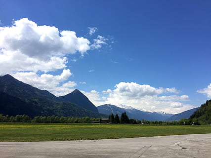 alpino, volo, Alpi orientali, natura, montagna, cielo, paesaggio, blu, Paesaggi, nuvola - cielo, all'aperto, catena montuosa, estate, colore verde, nessuno, erba, prato, collina, bellezza nella natura, scenics - natura, scena tranquilla, ambiente, la tranquillità, giorno, mezzi di trasporto, pianta, strada, scena non urbana, terra, campo, 2K, CC0, dominio pubblico, privo di copyright
