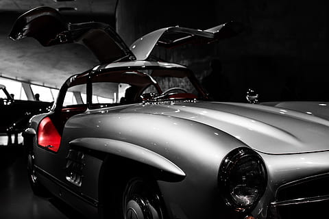 selektiv, Farbfoto, Auto, Graustufenfoto, klassisch, Coupe, Graustufen, Foto, Transport, Landfahrzeug, Luxus, Retro-Stil, altmodisch, Oldtimer, schwarze Farbe, Sammlerauto, Transportart, alt, Chrom, Antiquität, glänzend, Windschutzscheibe, rot, modern, keine Leute, Transportmittel, Kraftfahrzeug, Reichtum, drinnen, stationär, Nacht-, Reflexion, Sportwagen, Jahrgang, 5K, CC0, gemeinfrei, lizenzfrei
