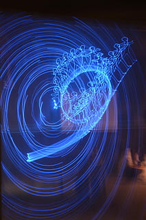 retard, lapse de temps, làser, tecnologia, comunicació, blau, velocitat, Internet, ciberespai, moviment, exposició llarga, nit, il·luminat, brillant, sender lleuger, moviment borrós, pintura de llum, llum - fenomen natural, patró, creativitat, resum, cap gent, espiral, connexió, forma, disseny, fibra òptica, compost digital, llum, concèntric, complexitat, fons negre, 5K, CC0, domini públic, lliure de regalies