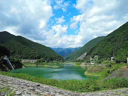 montagna, diga, visualizzazioni, fiume, nube, cielo blu, vacanze estive, estate, luccichio, vacanza, rinfrescante, parco, natura, paesaggio, acqua, lago, Paesaggi, all'aperto, cielo, catena montuosa, colore verde, blu, foresta, nessuno, albero, valle, Alpi europee, nuvola - cielo, scenics - natura, bellezza nella natura, la tranquillità, scena tranquilla, scena non urbana, pianta, giorno, idilliaco, fluente, 4K, CC0, dominio pubblico, privo di copyright