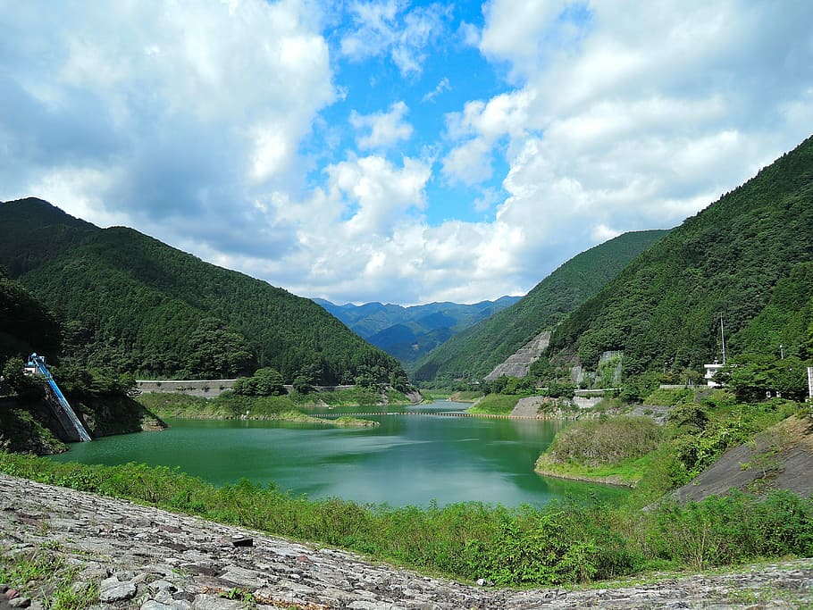 montagna, diga, visualizzazioni, fiume, nube, cielo blu, vacanze estive, estate, luccichio, vacanza, rinfrescante, parco, natura, paesaggio, acqua, lago, Paesaggi, all'aperto, cielo, catena montuosa, colore verde, blu, foresta, nessuno, albero, valle, Alpi europee, nuvola - cielo, scenics - natura, bellezza nella natura, la tranquillità, scena tranquilla, scena non urbana, pianta, giorno, idilliaco, fluente, 4K