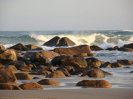 elront, hullámok, sziklák, ünnepek, víz, tenger, szikla, föld, strand, szilárd, mozgás, rock objektum, ég, festmények - természet, szépség a természetben, hullám, természet, horizont, horizont felett víz, tiszta ég, Vízisport, nem ember, nyugalom, szabadban, sziklás tengerpart, törés, 2K, CC0, közkincs, jogdíjmentes