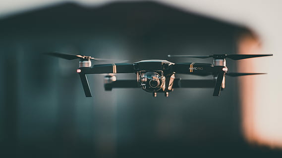 volare drone nero, Senza titolo, fuco, telecamera, Tech, attrezzatura, Ingranaggio, tecnologia, macchina fotografica - attrezzatura fotografica, temi fotografici, nessuno, in casa, avvicinamento, volante, concentrarsi sulle conoscenze acquisite, sorveglianza, futuristico, moderno, sicurezza, controllo, scienza, robot, messa a fuoco selettiva, singolo oggetto, veicolo aereo, fratello maggiore - concetto orwelliano, 5K, CC0, dominio pubblico, privo di copyright
