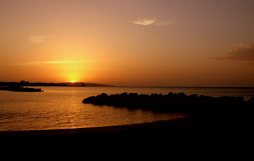 posta de sol, trapani, Sicília, tarda, romanç, estiu, badia, mar, cel, aigua, escenics - natura, bellesa a la natura, tranquil·litat, escena tranquil·la, horitzó, terra, naturalesa, silueta, platja, horitzó sobre l’aigua, idíl·lic, cap gent, sol, núvol - cel, color taronja, a l'aire lliure, 2K, CC0, domini públic, lliure de regalies