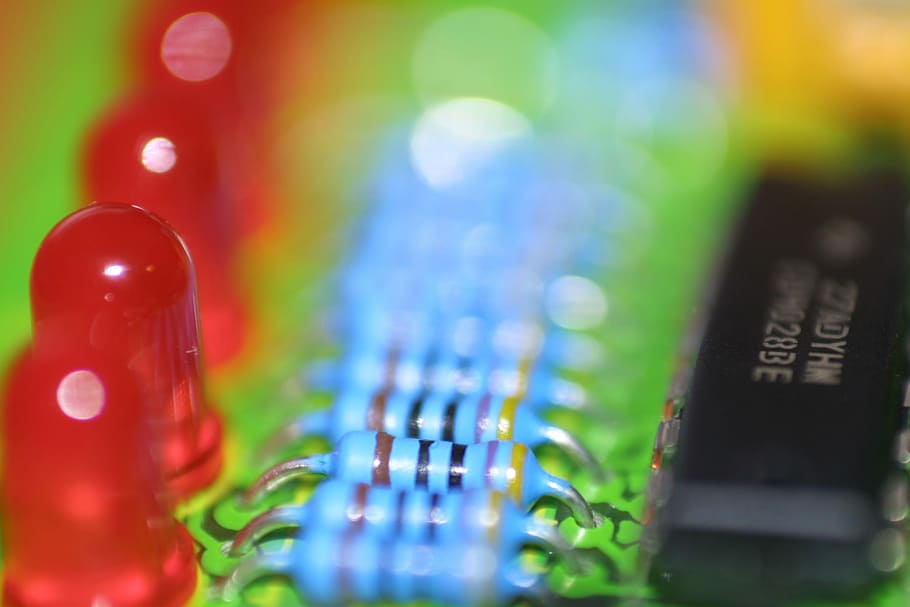 electrònica, PCB, circuit imprés, resistència, components, macro, conductors, resistències, placa d’impressió, pissarra, led, primer pla, multicolor, tecnologia, color verd, vermell, plàstic, enfocament selectiu, cap gent, a l'interior, connexió, equips informàtics, indústria electrònica, comunicació, tir de l'estudi, targeta de circuits, sol objecte, control, natura morta, cultura i entreteniment artístic, innovació, equipament, elecció, 1080P