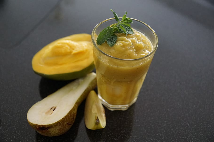 fruita de pera, tremolar, poma, alvocat, mango, negre, superfície, batut, fruita, pera, menjar, vitamines, saludable, nutrició, el dejuni, nuclear, verd, groc, vidre, cuinar, barra, restaurant, cafeteria, deliciós, farinetes, beure, frescor, còctel, suc, copa, llimona, menjar i beguda, alimentació saludable, primer pla, cap gent, a l'interior, benestar, equipament per a la llar, refresc, herba, cítrics, menjar dolç, tall, centrar-se en primer pla, full, postres, fer dieta, 5K