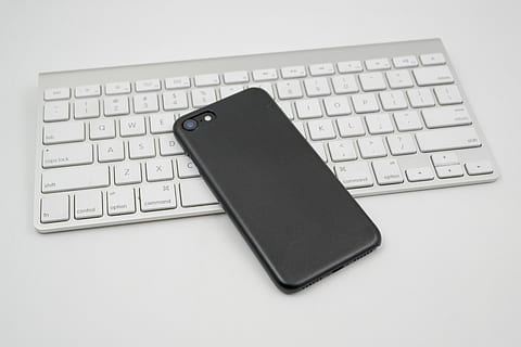 mobilais, darbu, tastatūra, ābolu, darba vieta, ābolu mobilie tālruņi, melns, iphone 7, datora tastatūra, tehnoloģijas, dators, datora atslēga, klēpjdators, bezvadu tehnoloģija, datortehnika, komunikāciju, savienojumu, datora daļa, studija, tuvplāns, desktop pc, internetā, datortīkls, telpās, nav cilvēku, datus, Bizness, datoru hakeris, 5K, CC0, publiskais domēns, bez atlīdzības