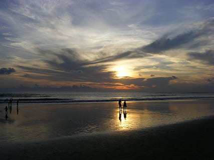 Sonnenuntergang, Bali, Strand, Meer, Menschen, Natur, Silhouette, Wasser, Urlaube, Himmel, wolke - himmel, Szenen - Natur, Schönheit in der Natur, Reflexion, Land, Horizont über Wasser, Ruhe, Horizont, ruhige Szene, orange Farbe, echte Menschen, Stehen, draußen, 2K, CC0, gemeinfrei, lizenzfrei