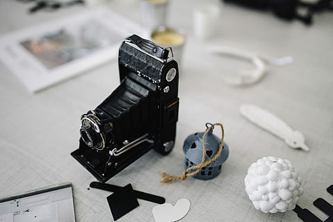 contemporary, cameras, Vintage, old, camera, photography, classic, old-fashioned, retro Styled, high angle view, no people, indoors, day, technology, camera - photographic equipment, still life, photography themes, arts culture and entertainment, photographic equipment, equipment, close-up, table, focus on foreground, creativity, industry, spool, film industry, black color, sewing needle, digital camera, home video camera, 4K, CC0, public domain, royalty free