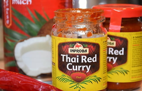 curry tailandese, incolla, Spezia, acuto, chili, nitidezza, rosso, peperoncini, ingrediente, stagione, salutare, cucinare, piccante, delizioso, editoriale, cibo, il branding, testo, sceneggiatura occidentale, comunicazione, contenitore, avvicinamento, in casa, etichetta, vaso, cibo e bevande, concentrarsi sulle conoscenze acquisite, nessuno, natura morta, scelta, Al dettaglio, variazione, in vendita, bottiglia, freschezza, Messaggio, 4K, CC0, dominio pubblico, privo di copyright