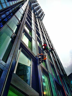 Wolkenkratzer, Arbeit, Fensterputzer, Hamburg, Glasfront, Glas, Dächer, Spiegeln, Stadt, Fassade, die Architektur, gebaute Struktur, Gebäudehülle, Fenster, modern, Stadt leben, Flachwinkelansicht, beleuchtet, futuristisch, Gebäude, Glas - Material, keine Leute, Himmel, Bürogebäude außen, große Höhe, Tag, draußen, Zeichen, Büro, Reflexion, Natur, Licht, 2K, CC0, gemeinfrei, lizenzfrei