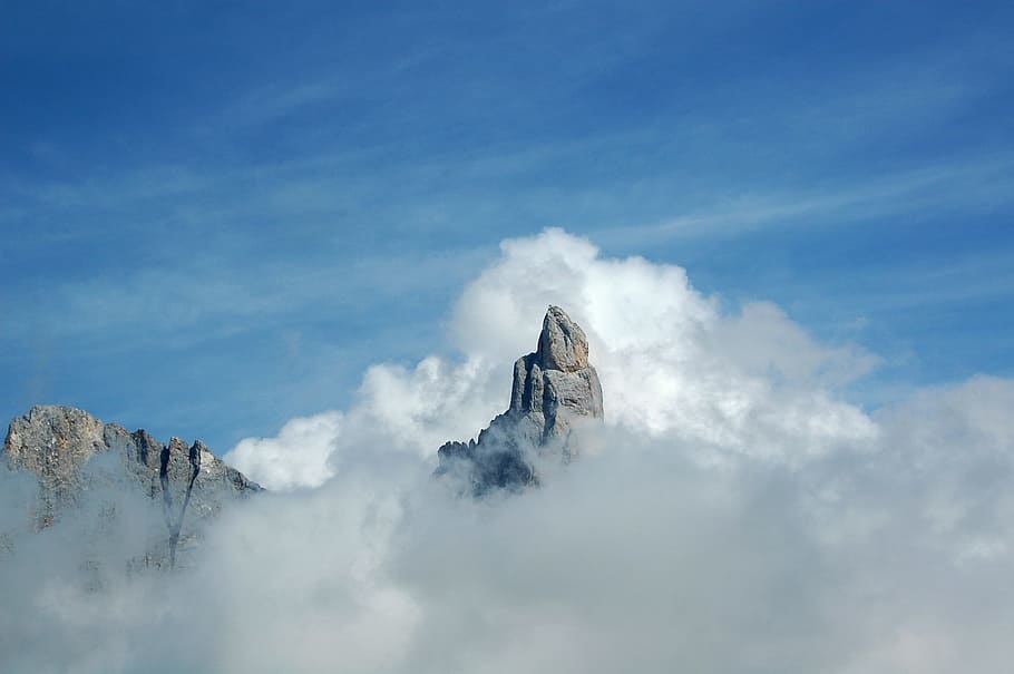 muntanyes, núvols, cim, brenta, Itàlia, naturalesa, muntanya, escenics, blau, paisatge, núvol - cel, cel, cim de muntanya, a l'aire lliure, rock - object, bellesa a la natura, cloudscape, dia, vista d’angle baix, neu, medi ambient, hivern, temperatura de fred, cap gent, viatjar, escenics - natura, còpia espai, 2K
