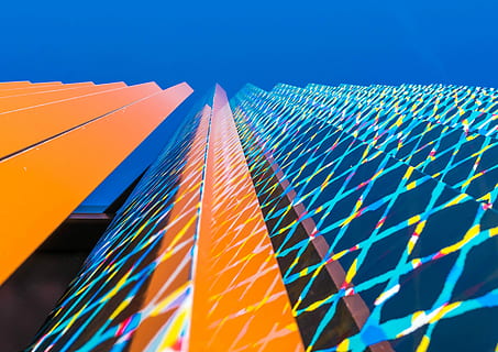 facade, arkitektur, panel, ventilation, farverig, gitter, hjem, udsigt, moderne, blå, multi farvet, abstrakt, baggrunde, levende farve, vindue, bygning udvendig, bygget struktur, lav vinkel visning, himmel, ingen mennesker, skyfri himmel, natur, kontorbygning udvendig, by, bygning, høj - høj, mønster, kontor, orange farve, dag, sollys, udendørs, skyskraber, 4K, CC0, offentligt domæne, royaltyfrie