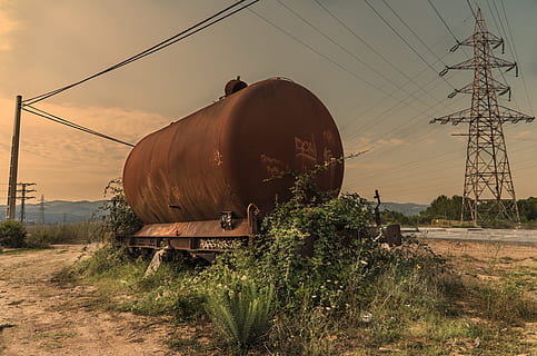 pemandangan, gradien, industri, langit, listrik, tiang listrik, saluran listrik, alam, angkutan, logam, kabel, berkarat, teknologi, Sumber Daya listrik, transportasi kereta api, menanam, tanah, melatih, bahan bakar dan pembangkit listrik, ditinggalkan, moda transportasi, tidak ada orang, bidang, jalur, 4K, CC0, domain publik, bebas royalti