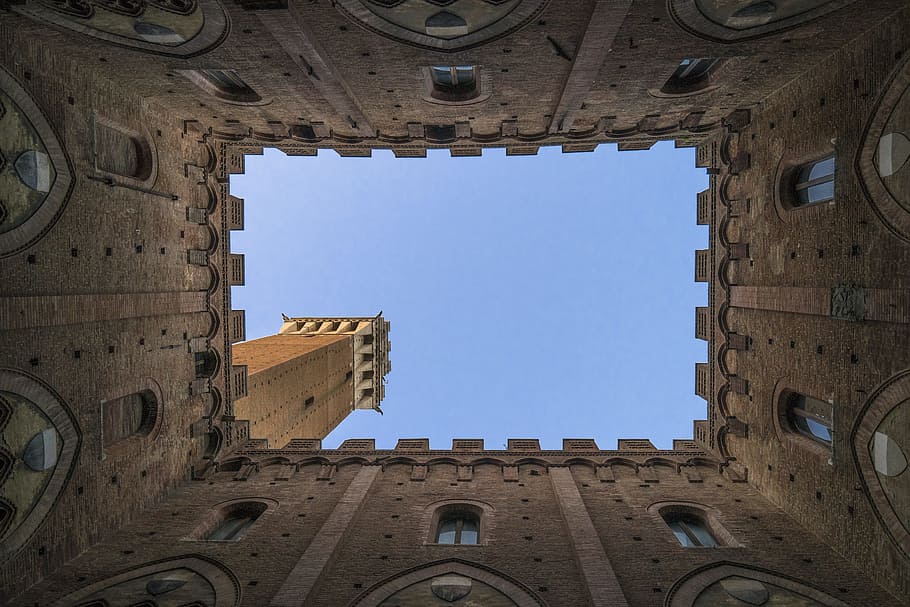baix, fotografia d'angle, concret, estructura, arquitectònic, fotografia, marró, edifici, cuc, edifici marró, durant el dia, torre, façana, tancament, maó, arquitectura, Itàlia, lloc famós, europa, Església, història, antic, catedral, cel, estructura construïda, arc, finestra, exterior de l'edifici, vista d’angle baix, cel clar, el passat, dia, cap gent, naturalesa, destinacions de viatge, blau, a l'aire lliure, vell, directament a sota, arruïnat, 4K