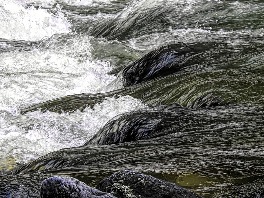 scenario, corpo, acqua, fotografia time lapse, streaming, fiume, rocce, spruzzo, spruzzi, roccia, roccia - oggetto, solido, movimento, bellezza nella natura, acqua corrente, giorno, nessuno, natura, mare, scenics - natura, fluente, lunga esposizione, cascata, sport acquatico, all'aperto, flusso - acqua che scorre, potere in natura, 4K