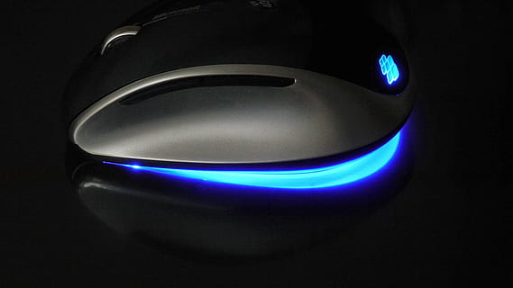 Souris, souris optique, bleu, LED, production de carburant et d'électricité, fond noir, illuminé, flamme, à l'intérieur, combustibles fossiles, prise de vue en studio, brûlant, objet unique, chaleur - température, Feu, gaz naturel, personne, mystère, fermer, embrasé, foncé, la nature, feu - phénomène naturel, 4K, CC0, domaine public, libre de droits