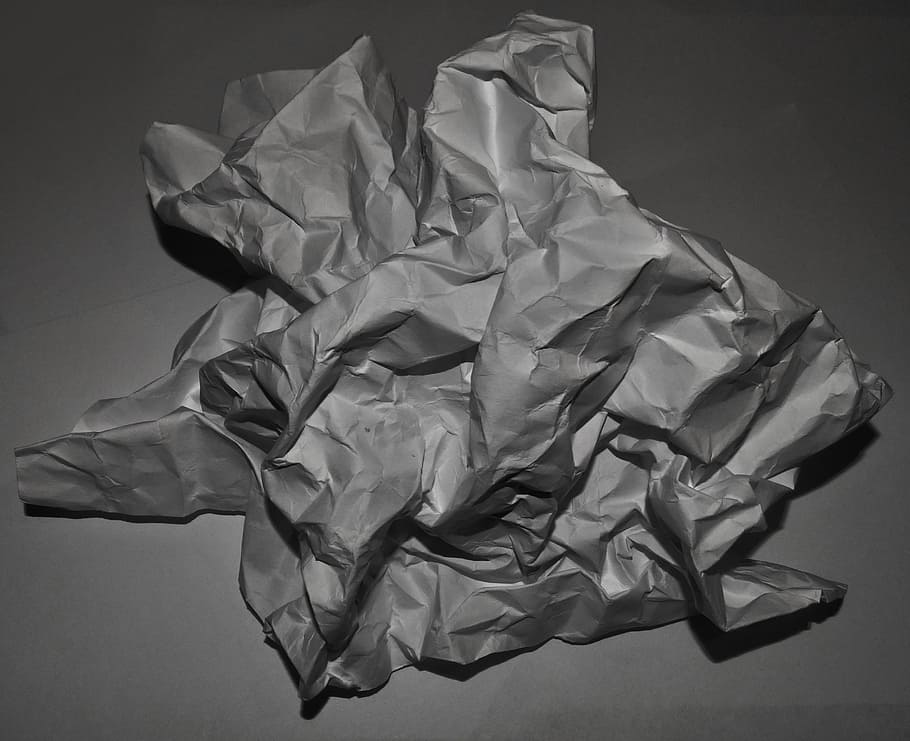 papir, format, rynket, studio skud, grå baggrund, krøllet, krøllet papir, farvet baggrund, indendørs, ingen mennesker, grå, stilleben, tekstil, enkelt objekt, tæt på, mønster, høj vinkel visning, menneskeskabt objekt, manden lavet, hvid farve, form, foldet, krøllet papirkugle, 2K