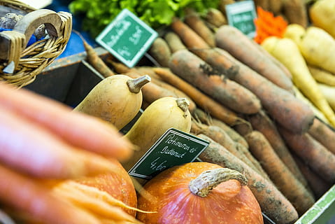 Sayuran, jatuh, labu, pasar, Kebun sayur, taman, makanan, wortel, makanan dan minuman, eceran, label harga, makan sehat, kios pasar, kesegaran, kelimpahan, sayur-mayur, pilihan, dijual, komunikasi, sekelompok besar objek, kesejahteraan, teks, label, fokus selektif, tidak ada orang, merapatkan, toko, pasar petani, tampilan ritel, konsumerisme, 5K, CC0, domain publik, bebas royalti