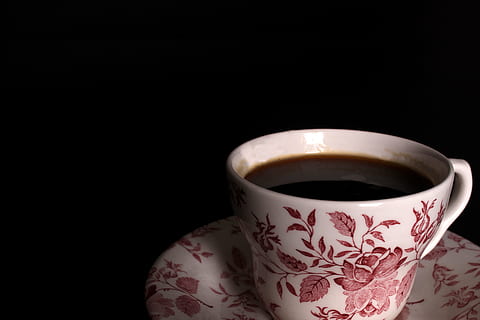 Odpovědět, tulipány, tak, pohár, napít se, káva - nápoj, kávový šálek, espresso, teplota - teplota, snídaně, kavárna, kofein, hnědý, Černá barva, ráno, jídlo, džbánek, detail, bílý, jídlo a pití, černé pozadí, občerstvení, kopie prostor, uvnitř, káva, studio shot, horký nápoj, květinový vzor, stálý život, čaj, vzor, šálek čaje, svěžest, nádobí, nealkoholický nápoj, 5K, CC0, veřejná doména, bez autorských práv