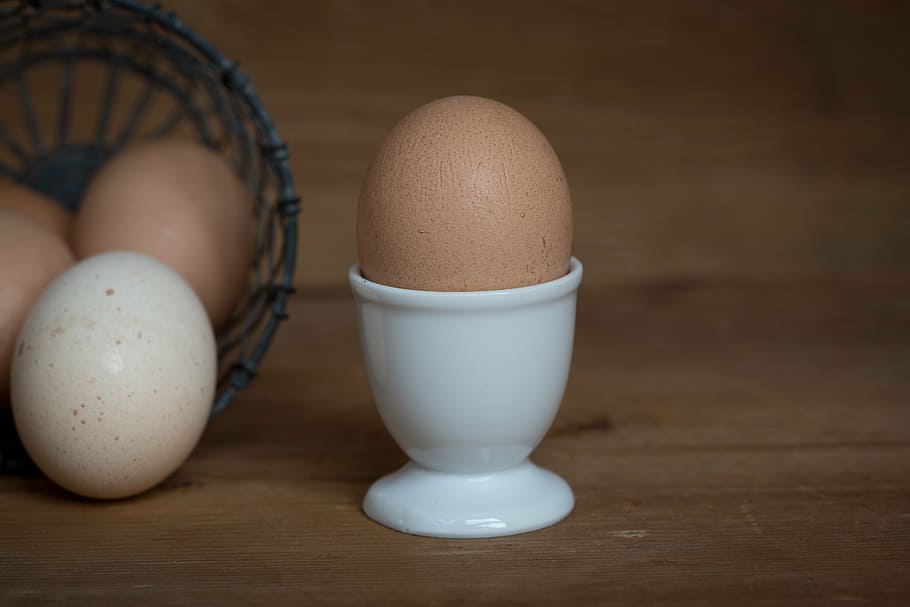 æg, morgenmad æg, morgenmad, æg kopper, kogte æg, høns æg, Brun, naturligt produkt, æggeskal, kurv, mad, dyrefoder, tæt, mad-fotografering, mad og drikke, bord, træ - materiale, sund kost, friskhed, æggebæger, indendørs, velvære, kogt æg, kogt, stilleben, ingen mennesker, tæt på, måltid, rå fødevarer, skrøbelighed, 5K