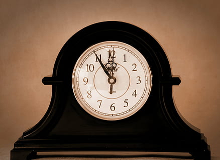 nero, orologio da mensola, 11:55, orologio, vecchio, vecchio orologio, antico, scudo orologio, suggerimenti, tempo, suggerimenti per l'orologio, numero, in casa, nessuno, avvicinamento, in stile retrò, precisione, strumento del tempo, forma, caratteristica della parete, cerchio, singolo oggetto, mano minuta, forma geometrica, natura morta, quadrante, 4K, CC0, dominio pubblico, privo di copyright