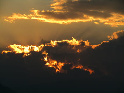 bakgrunnsbelyst, skyer, mørk, soloppgang, skumring, kveld, lys, utendørs, himmel, sol, sollys, solnedgang, hjertelig, vær, sky - himmel, skjønnhet i naturen, naturskjønnhet - natur, ingen folk, dramatisk himmel, natur, miljø, ro, oransje farge, rolig scene, clouds, bakgrunn, overskyet, storm, illevarslende, 5K, CC0, offentlig domene, opphavsrett gratis