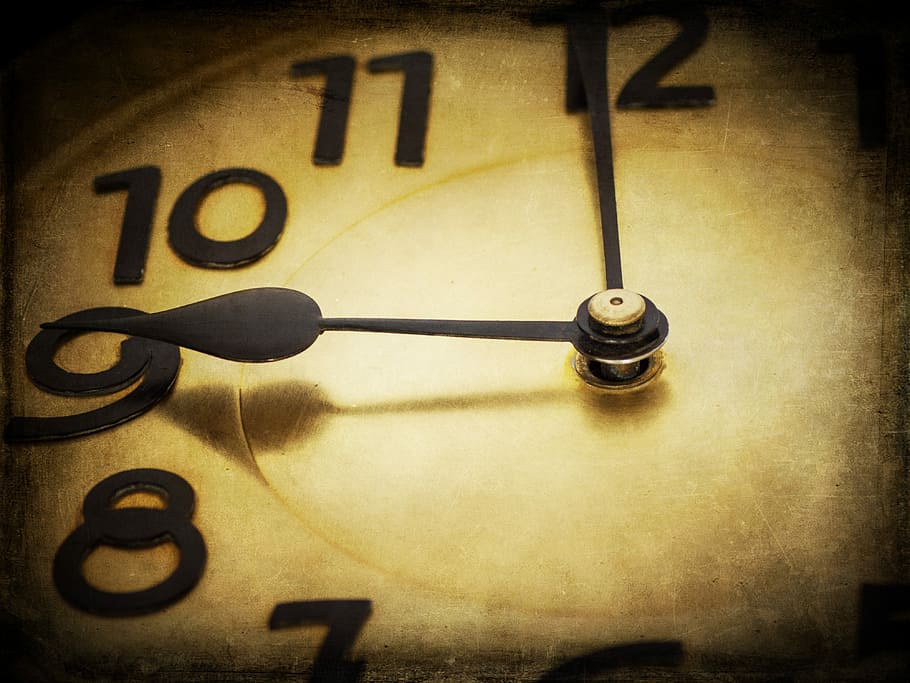 braune analoge Uhr, braun, Analoge Uhr, Uhr, Zeit, Ziffernblatt, Zeit des, analog, Zeiger, alt, Antiquität, retro, altmodisch, Minutenzeiger, Nummer, Uhrzeiger, keine Leute, Stunden Zeiger, Instrument der Zeit, Nahansicht, Richtigkeit, drinnen, Frist, Wandbau - Funktion, Hintergründe, Einfachheit, Menschen gemacht Objekt, Wanduhr, Countdown, 4K