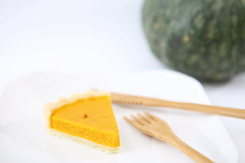 pai, labu, roti, kuning, abstrak, hijau, makanan dan minuman, makanan, tidak ada orang, tembakan studio, makan sehat, merapatkan, dalam ruangan, kesegaran, kesejahteraan, alat makan, peralatan dapur, kesederhanaan, fokus selektif, masih hidup, piring, buah, latar belakang putih, mengiris, bahan kayu, gaya hidup sehat, sekelompok kecil benda, makanan Jepang, 5K, CC0, domain publik, bebas royalti