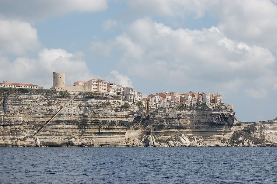 cors, bonifacio, penya-segats, arquitectura, exterior de l'edifici, estructura construïda, mar, cel, ciutat, aigua, núvol - cel, naturalesa, rock, rock - object, destinacions de viatge, sòlid, edifici, cap gent, penya-segat, terra, a l'aire lliure, davant del mar, paisatge urbà, 2K